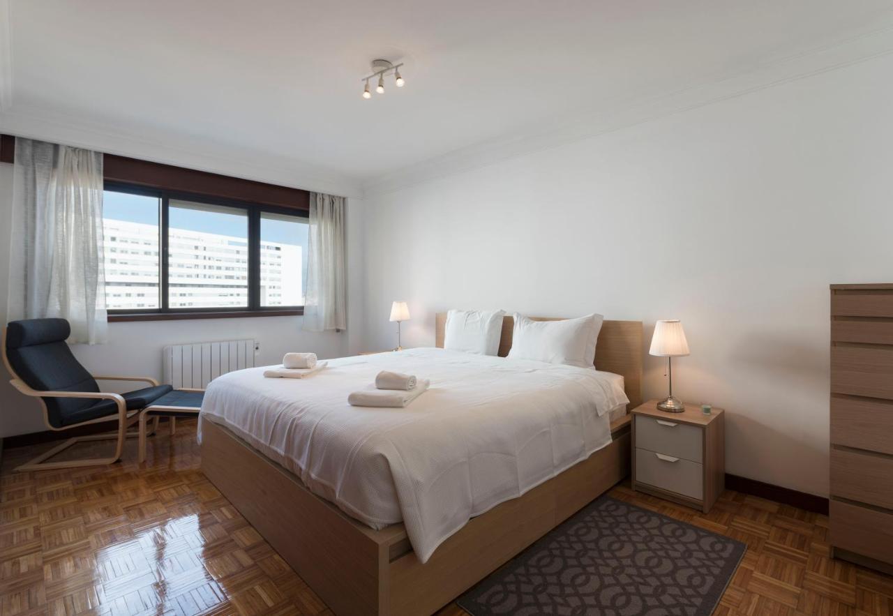 Lovelystay - Charming 3Br Flat W/ Free Parking In Devesas Vila Nova de Gaia Kültér fotó
