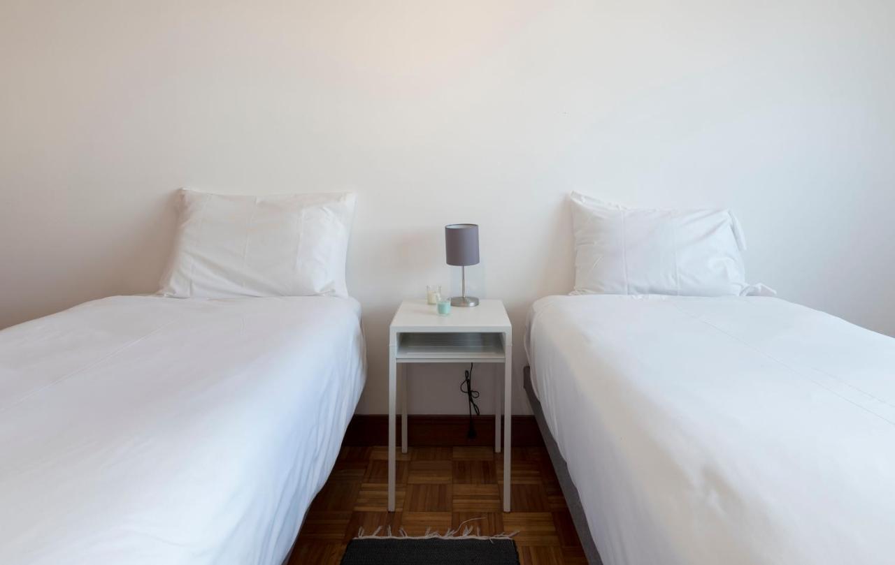 Lovelystay - Charming 3Br Flat W/ Free Parking In Devesas Vila Nova de Gaia Kültér fotó