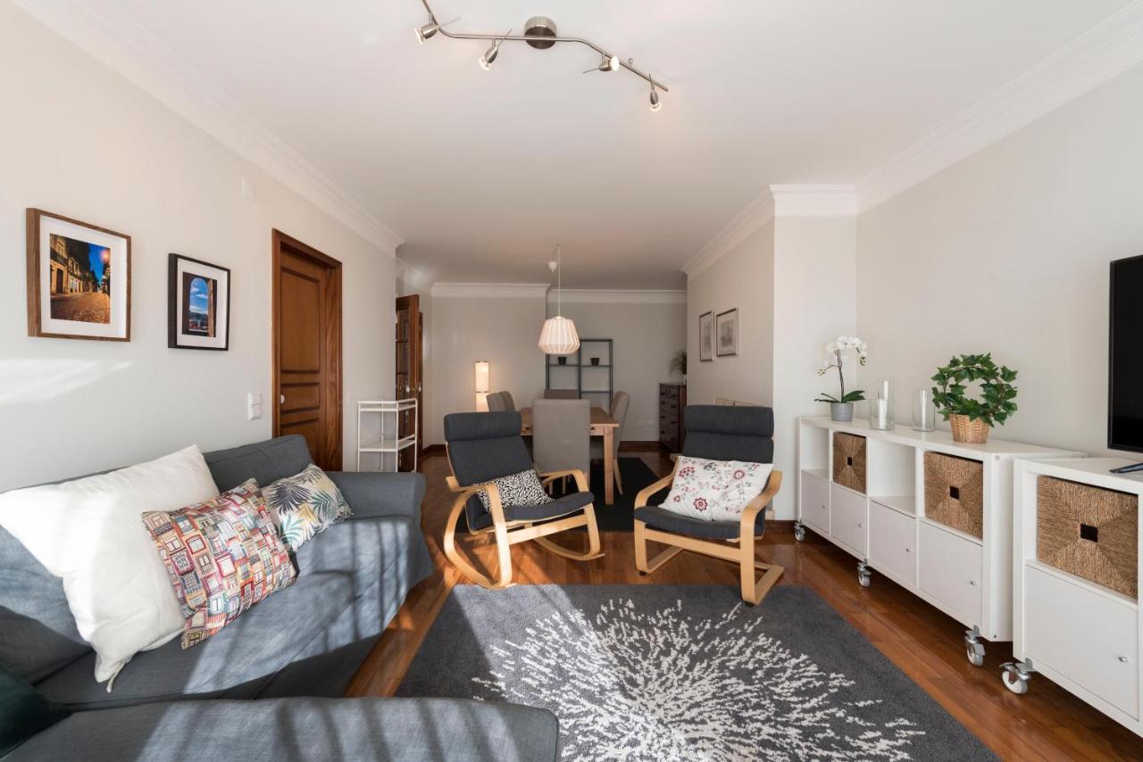Lovelystay - Charming 3Br Flat W/ Free Parking In Devesas Vila Nova de Gaia Kültér fotó
