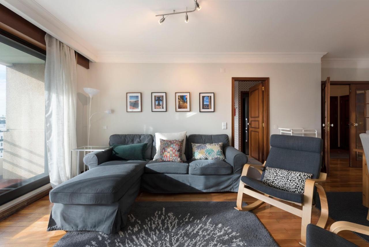 Lovelystay - Charming 3Br Flat W/ Free Parking In Devesas Vila Nova de Gaia Kültér fotó