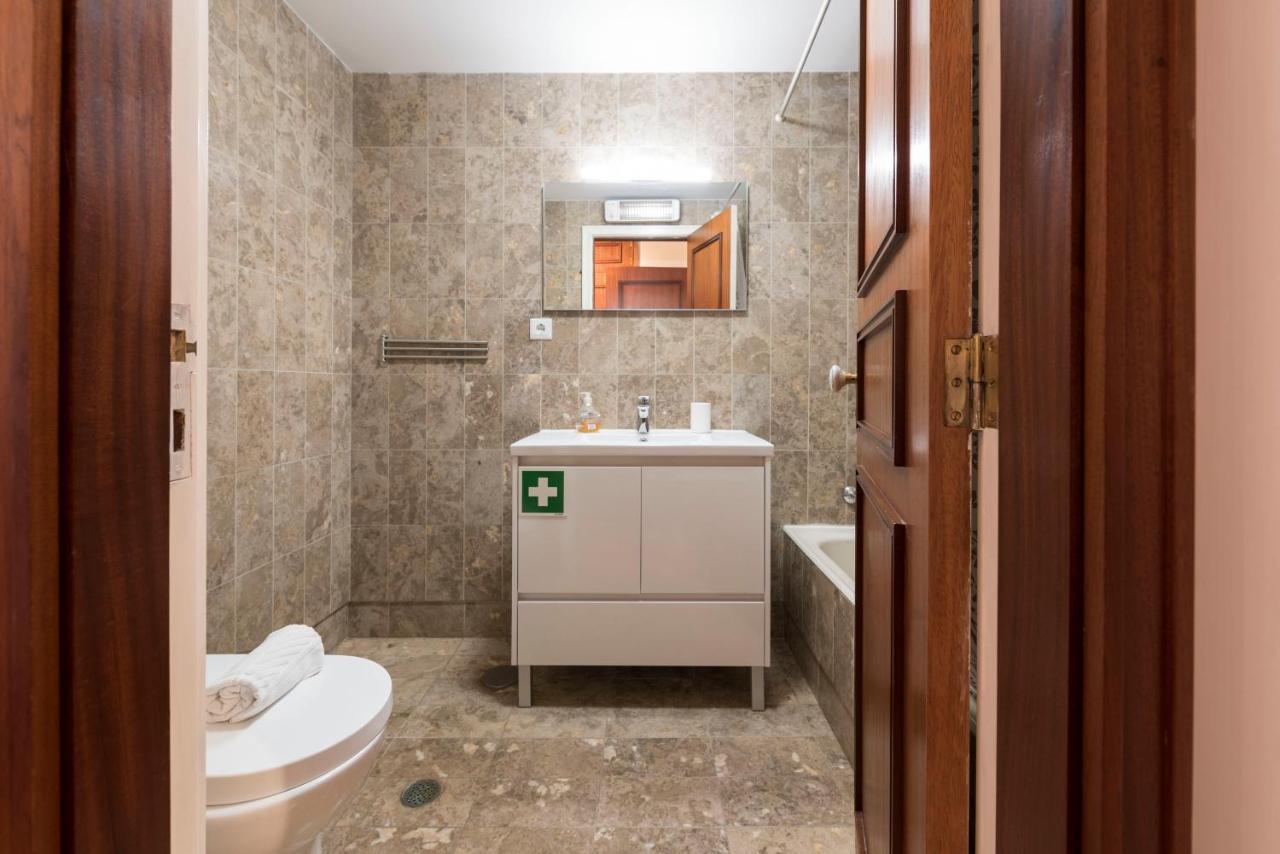 Lovelystay - Charming 3Br Flat W/ Free Parking In Devesas Vila Nova de Gaia Kültér fotó