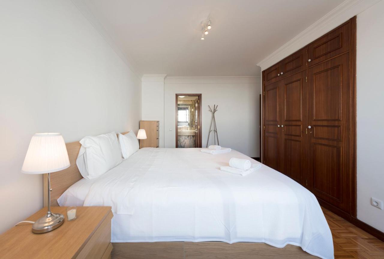 Lovelystay - Charming 3Br Flat W/ Free Parking In Devesas Vila Nova de Gaia Kültér fotó