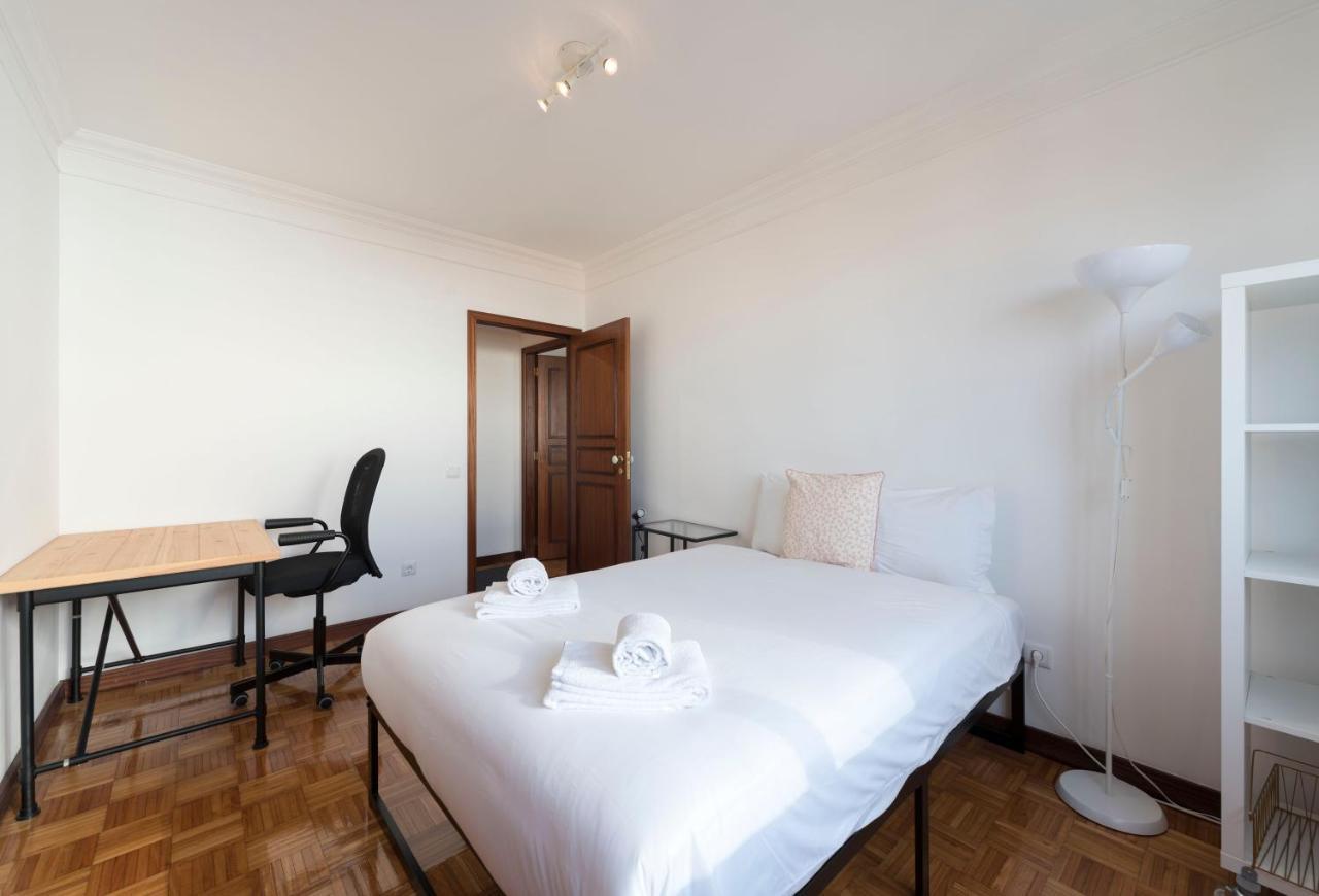 Lovelystay - Charming 3Br Flat W/ Free Parking In Devesas Vila Nova de Gaia Kültér fotó